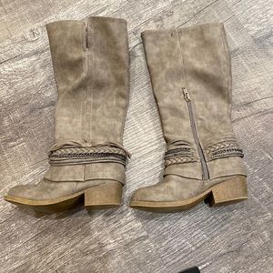 Little girl size 11 toddler boots
